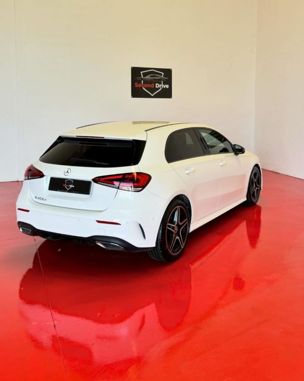 MERCEDES-BENZ Clase A A 200 d Trasera derecha