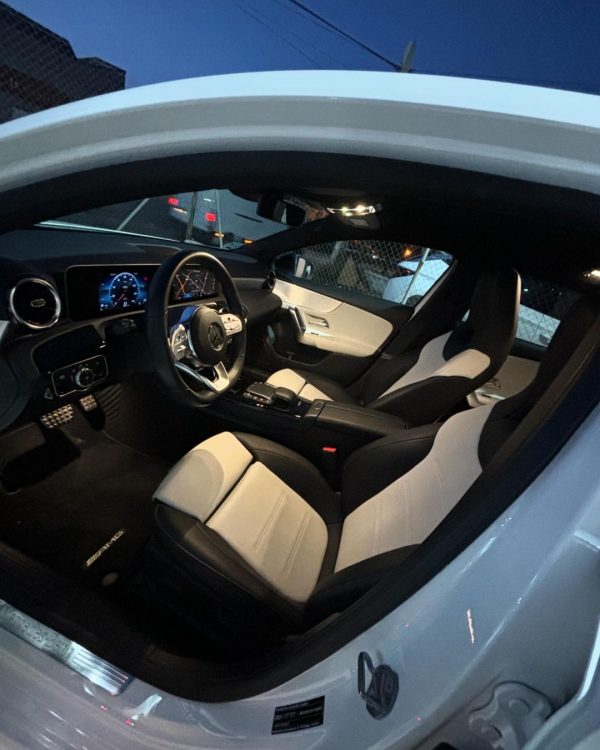 MERCEDES-BENZ Clase A A 200 d interior asientos delanteros